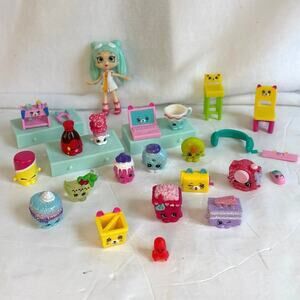 Shopkins LOT Fashion Spree Slumber Bunk, 1 Doll, 13 Figures and accessories.